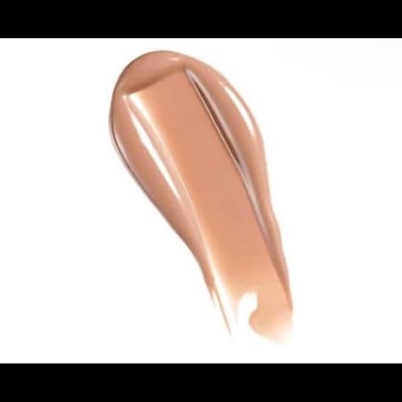 💋 Makeup Revolution Sheer Brilliant Lip Gloss – Shade: Sheer Hustle (119) - Picture 1 of 4